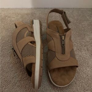 New Walking Cradles Tan Sandals Sz 9.5 Leather uppers